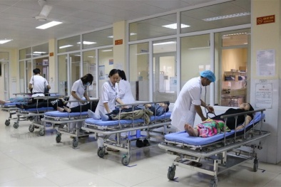 Quảng Ninh: Ăn sáng xong, 12 du khách Trung Quốc nhập viện vì ngộ độc