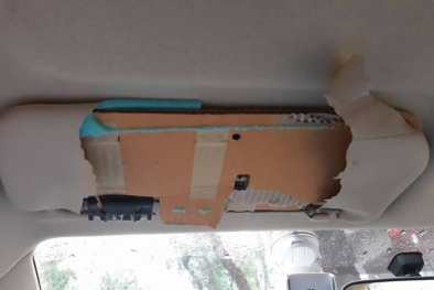 Hãng xe Toyota sử dụng bìa carton từ thùng mì tôm làm tấm chắn nắng cho ô tô