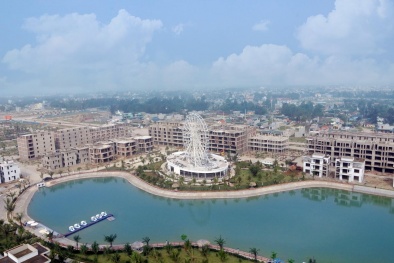 Ngắm pháo hoa từ vòng quay ánh sáng tại FLC Sầm Sơn