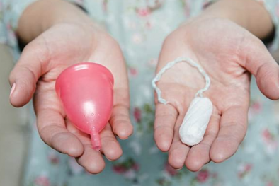 Cốc nguyệt san hay tampon đều có nguy cơ gây sốc độc