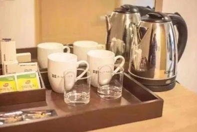 Nếu bạn biết một du khách làm gì với ấm siêu tốc khách sạn, bạn sẽ không bao giờ dám sử dụng