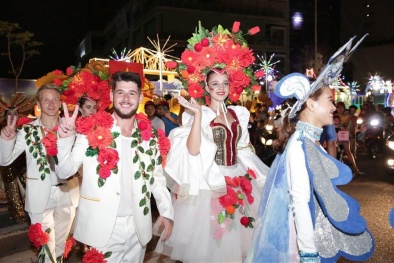 Đêm Đà Nẵng không ngủ với Carnaval đường phố rực rỡ sắc màu