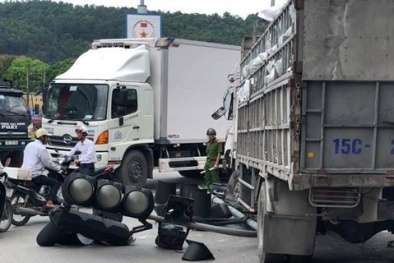 Tai nạn giao thông ngày 8/5: Xe tải húc đổ bốt cảnh sát giao thông