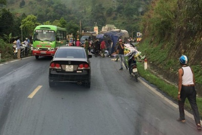 Hòa Bình: Tai nạn ở Dốc Cun, nhiều người thương vong ách tắc kéo dài