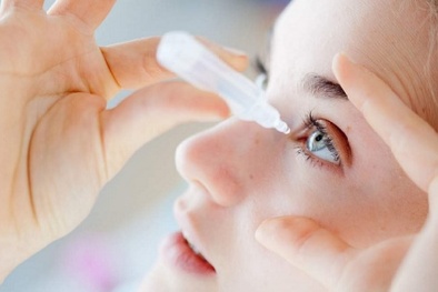 Sử dụng thuốc nhỏ mắt levofloxacin một bệnh nhân bị suy hô hấp