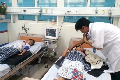 Sau khi ăn thạch và uống trà sữa 19 học sinh nhập nhập viện, nghi ngộ độc