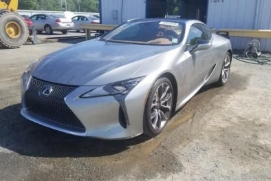Chiếc Lexus LC500 gần như mới bị bán rẻ chỉ 241 triệu đồng khiến nhiều người 'sốc'