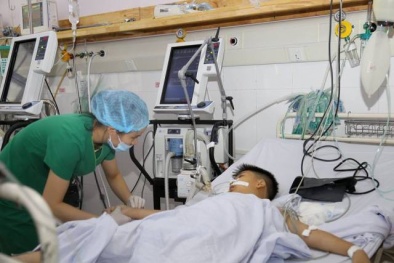 Nhảy xuống hồ bơi, bé trai 9 tuổi bị đập đầu bất tỉnh, đuối nước