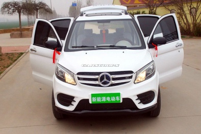 'Phát sốt' 2 mẫu ô tô Trung Quốc ‘nhái’ Range Rover và Mercedes giá chỉ 88 triệu đồng/chiếc