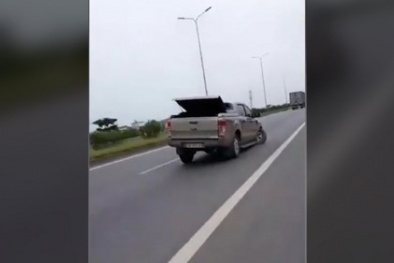Gây tai nạn xong xe bán tải còn 3 bánh vẫn chạy trốn 50km