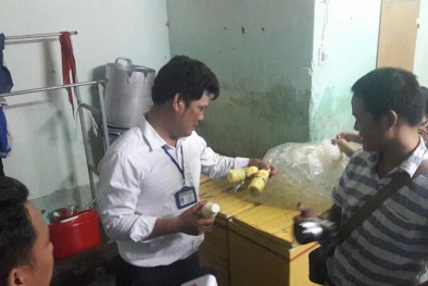 Phát hiện hàng trăm chai sữa bắp không đảm bảo vệ sinh sắp được bán ra thị trường ở Đà Nẵng