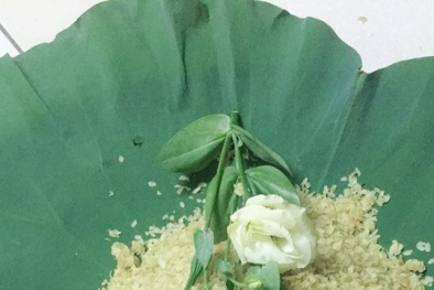 Cốm mùa hè Hà Nội, bà nội trợ ‘ầm ầm’ chi tiền triệu đặt mua