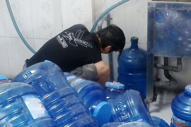 Vi phạm chất lượng, 16 doanh nghiệp nước đóng chai bị xử lý