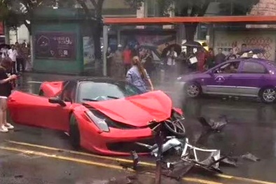 Cô gái trẻ Trung Quốc ‘phá nát’ siêu xe Ferrari 17 tỷ chỉ sau vài giây cầm lái