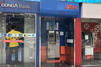 Đang ngủ ở nhà, điện thoại báo tiền ra khỏi ATM trong đêm