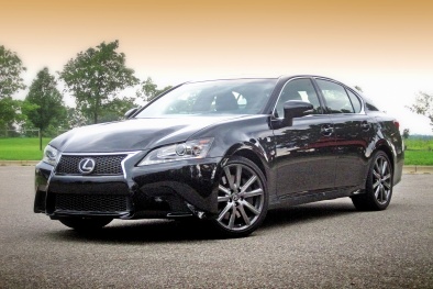 Toyota thu hồi 121.000 xe sang Lexus do nguy cơ rò rỉ nhiên liệu