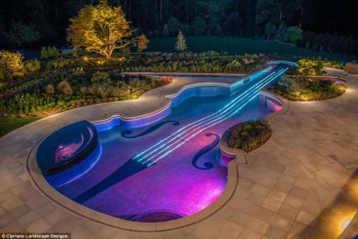 Mát mắt những bể bơi độc đáo hình cây đàn piano, hình vỏ sò tuyệt đẹp