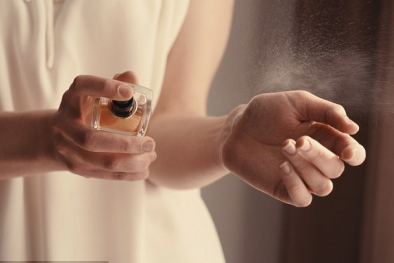Vì sao phụ nữ mang thai cần tránh xa nước hoa, đồ nhựa?