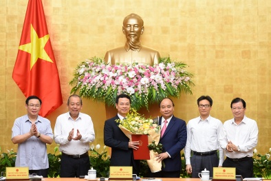 Thủ tướng trao Quyết định giao quyền Bộ trưởng Thông tin và Truyền thông