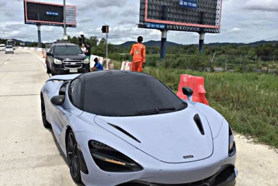 Đụng phải siêu xe Mclaren 720s, tài xế xe tải ‘khóc ròng’ vì có thể bị đền bù 21 tỷ
