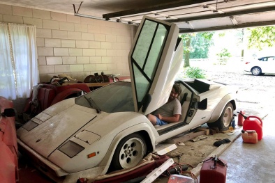 Mỹ: Lamborghini Countach bản giới hạn được tìm thấy trong nhà kho sau 20 năm bị 'bỏ xó' Mỹ: Lamborghini Countach bản giới hạn được tìm thấy trong nhà kho sau 20 năm bị 'bỏ xó'