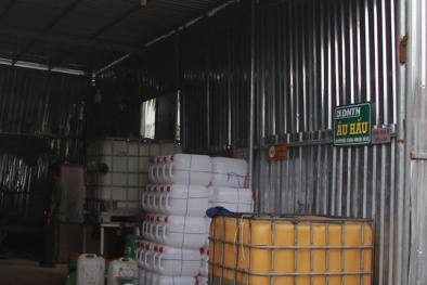 Doanh nghiệp làm hàng ngàn lít nhớt giả nhãn hiệu Castrol, Shell