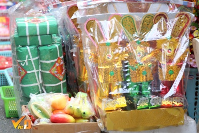 Nhộn nhịp thị trường vàng mã ngày rằm tháng 7