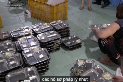 Tạm đình chỉ một cơ sở chế biến suất ăn công nghiệp kém vệ sinh