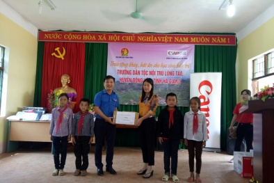 Tặng gần 6.000 bộ dụng cụ ăn bán trú cho các em nhỏ hoàn cảnh khó khăn