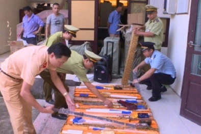 Bắc Ninh: Tịch thu 20 cây kiếm và nhiều hàng hóa không hóa đơn, chứng từ