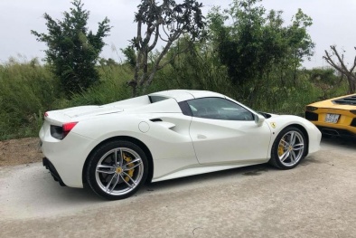 Siêu xe Ferrari 488 Spider hơn 15 tỷ về tay đại gia Bình Phước hấp dẫn cỡ nào?