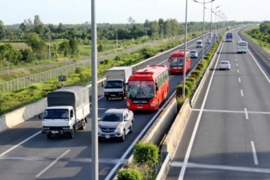 Lái xe ô tô trên cao tốc mắc sai lầm sẽ dẫn đến tai nạn kinh hoàng