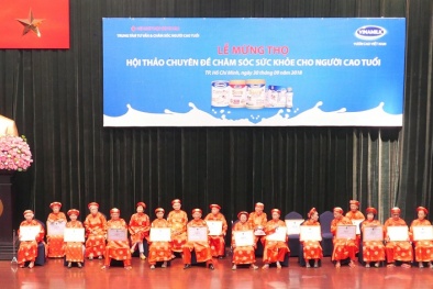 Mừng thọ và chăm sóc sức khỏe cho gần 1.000 người cao tuổi