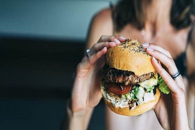 Các loại thịt chế biến sẵn làm gia tăng nguy cơ ung thư vú
