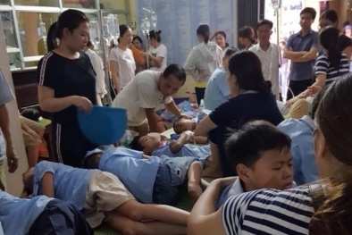 Ninh Bình: Tiết lộ nguyên nhân khiến gần 300 học sinh ngộ độc thực phẩm