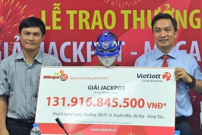 Khách hàng trúng độc đắc Vietlott trăm tỷ, số tiền thực lĩnh là bao nhiêu?
