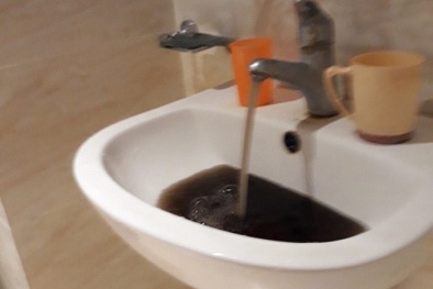 Nước đen kịt tại chung cư Hateco: Hệ thống đường ống cấp nước lộ hàng loạt vấn đề?