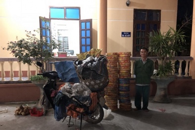 Thu giữ pháo, bánh kẹo Trung Quốc nhập lậu về Việt Nam tiêu thụ