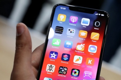 iPhone XS mới giá 1.000 USD so găng iPhone X: Mèo nào cắn mỉu nào?