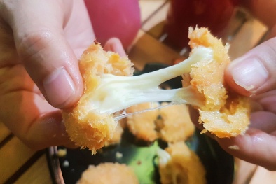 Giới rẻ Hà Thành 'đam mê' với bánh OGU phô mai