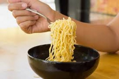 Sinh viên nhập viện khẩn cấp vì ăn mì tôm suốt 3 tuần liền