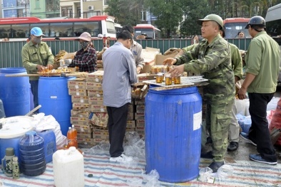 Tiêu hủy 30 mặt hàng giả, không đảm bảo vệ sinh an toàn thực phẩm