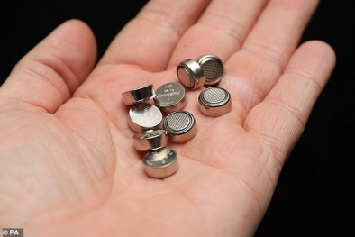 Pin cúc áo có thể gây bỏng hóa học và gây tử vong trong vài giờ
