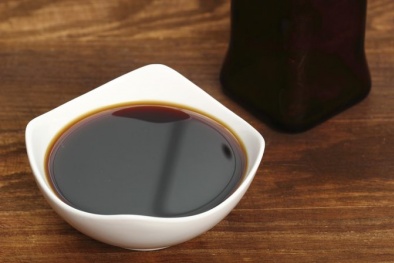 Uống xì dầu để thanh lọc cơ thể, một phụ nữ bị tổn thương não nghiêm trọng