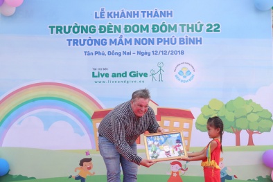 Hành trình 16 năm 'Đèn đom đóm' thắp sáng ước mơ đến trường