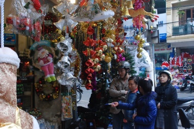 Hàng Mã mùa Giáng sinh: ‘Kẻ mua người bán nhộn nhịp’