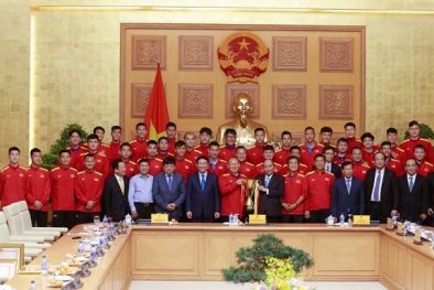 Vì sao bầu Đức không dự lễ vinh danh đội tuyển Việt Nam?