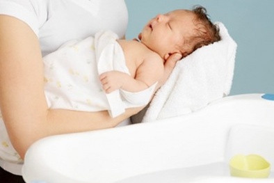Thời tiết rét đậm rét hại, làm sao tắm cho trẻ không ốm?