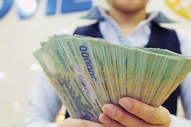 Nhân viên ngân hàng: Cuối năm đi hay ở?