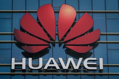 Huawei ‘nặng tay’ phạt nhân viên đăng tweet chúc mừng năm mới bằng iPhone
